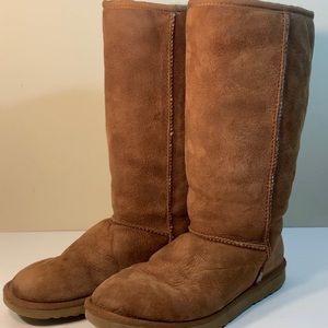Women’s Uggs -  Classic Tall 5815 - Size 8